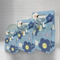 ws HAPPY DAY 藍.白花色淺藍翻蓋紙袋-大.中.小-01