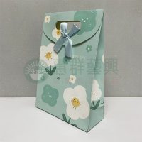 ws HAPPY DAY白.綠花色淺綠翻蓋紙袋-大.中.小-02