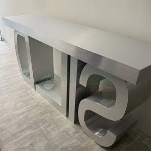 客製英文字母造型展示櫃台